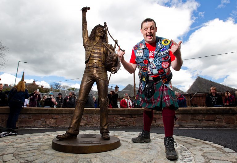 THE COURIER: BonFest organisers rocking it with new Scott statue stage for 2019 Kirriemuir crowd-puller