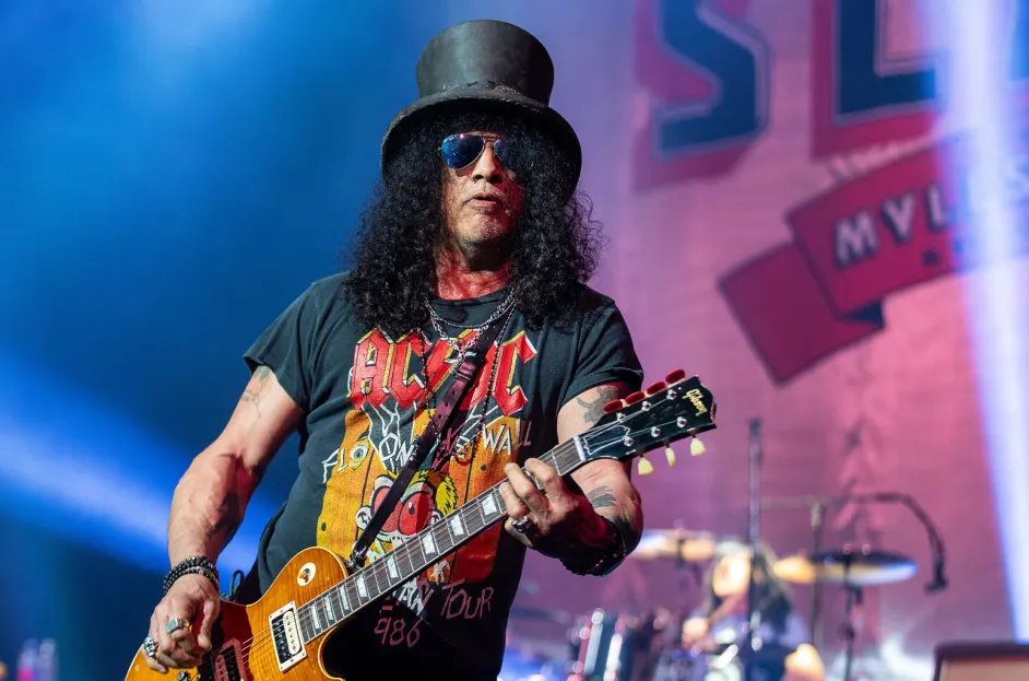 LOUDWIRE: Slash Names His Favorite AC/DC Albums