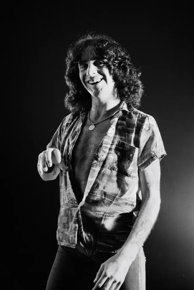 AMERICAN SONGWRITER: 6 Songs You Didn’t Know Bon Scott Wrote Before His AC/DC Days